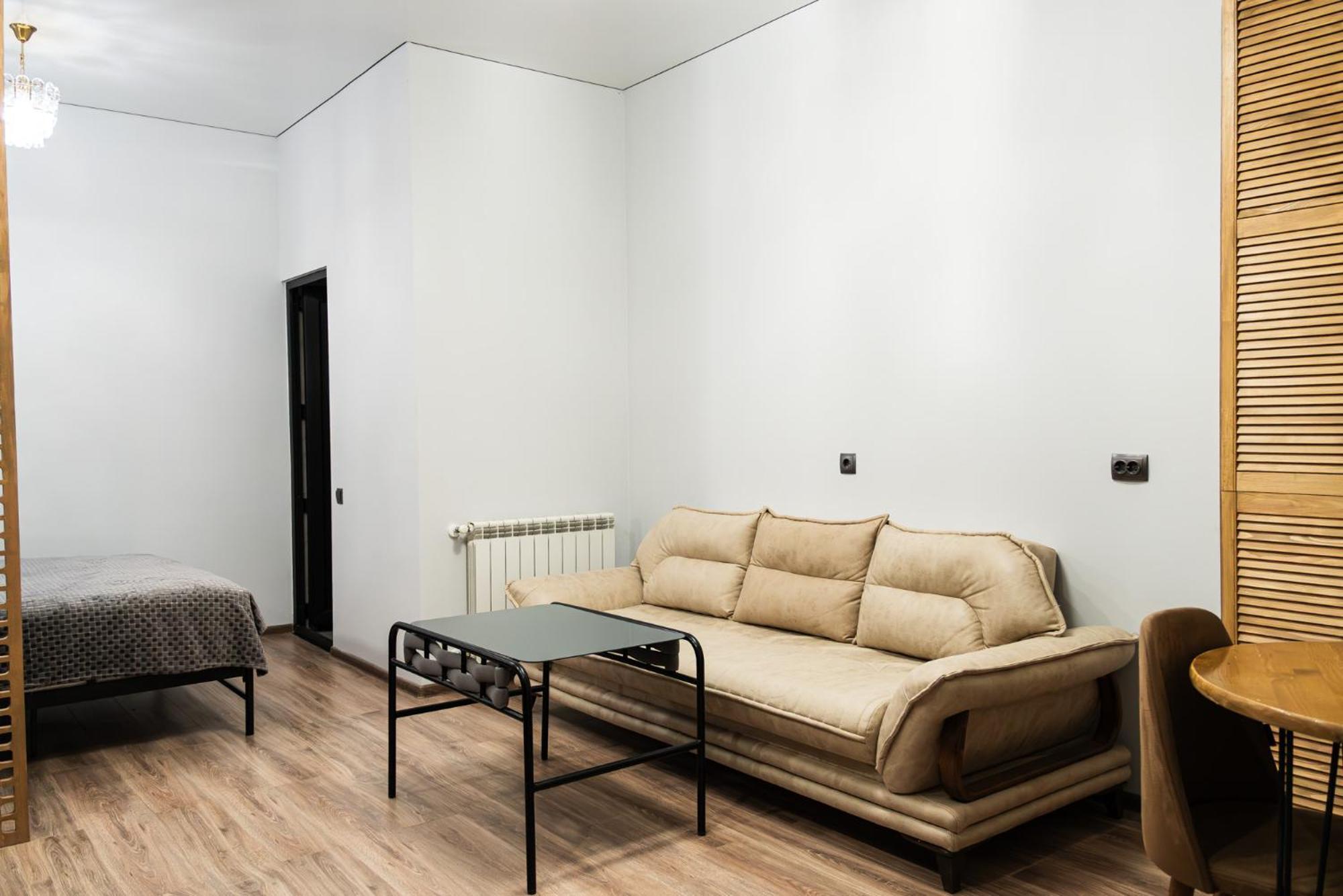 Old House Apartment *