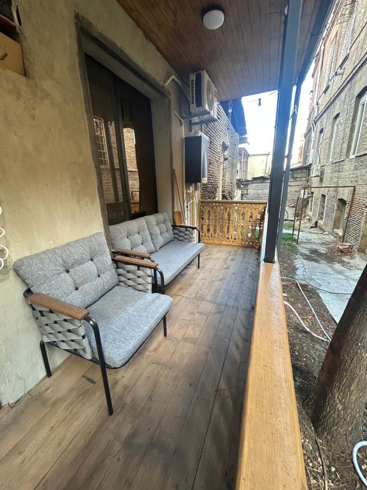 Old House Apartment *